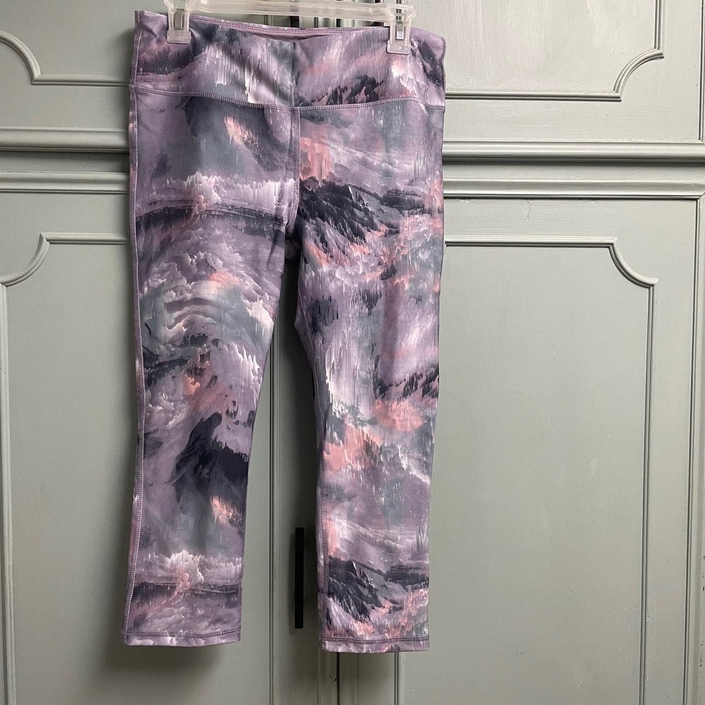 Marika Cropped Leggings Size Large EUC Athletic Athleisure Workout Running